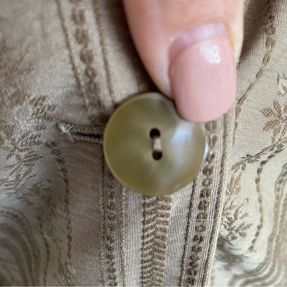 Small blazer Women’s, three-quarter inch‎ sleeve, cinch back textured tan fabric - Picture 8 of 17